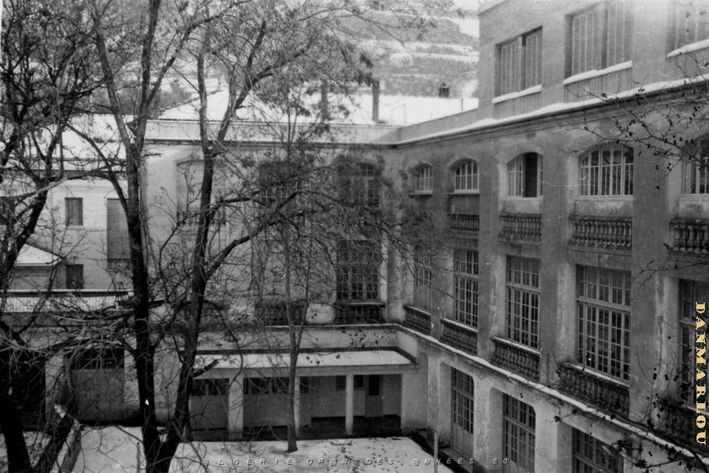 MILIANA 1938 COUR DE L ECOLE NORMALE 01.JPG